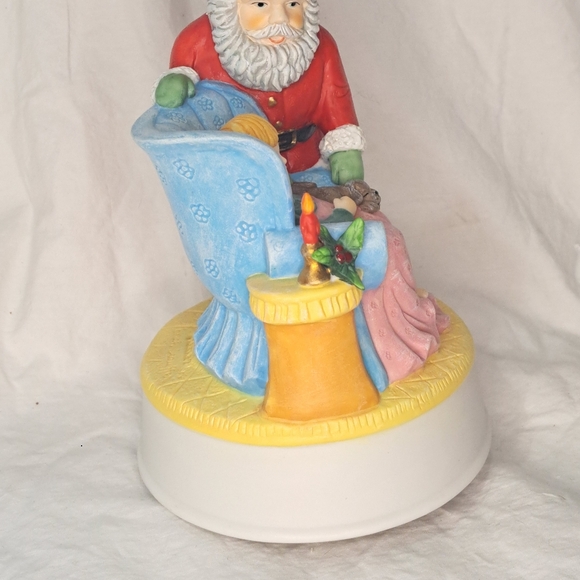 Erich Stauffer Amart Musical Figurine plays "White Christmas" Night Before Santa - Picture 2 of 6